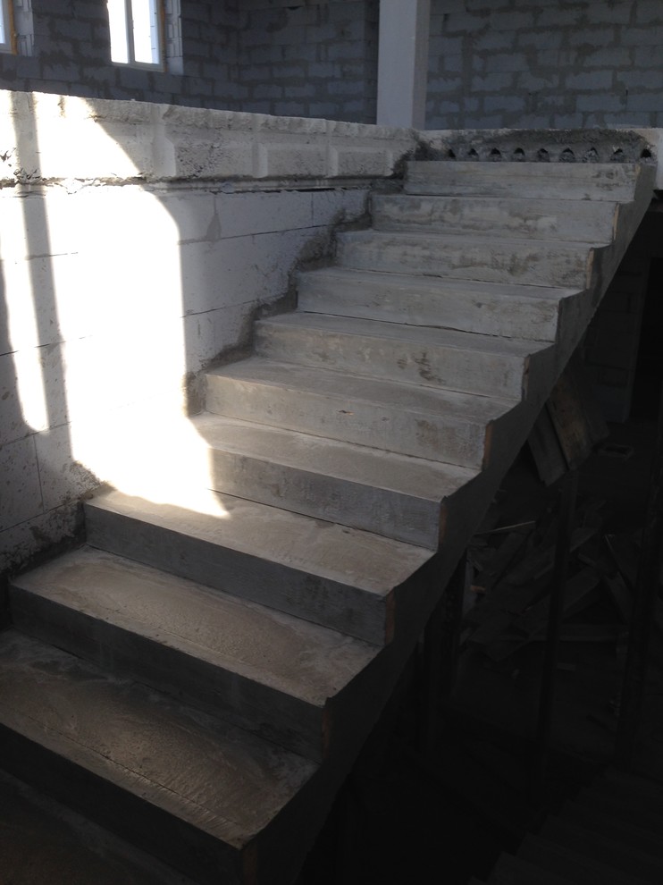 П-образная лестница на 2 этаж с площадкой