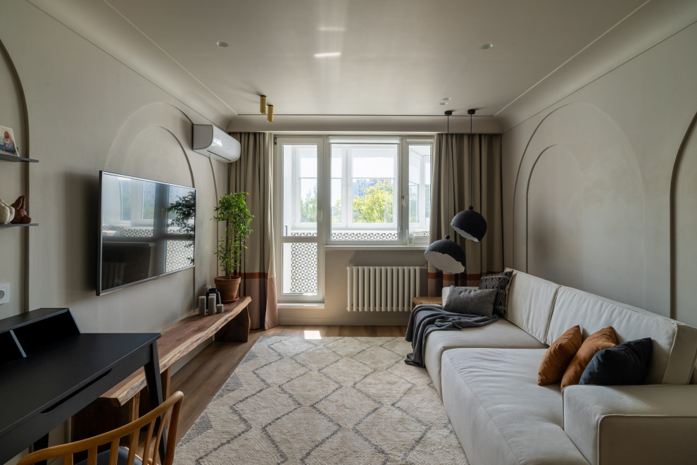 Солнце, арки и осиное гнездо в гостиной