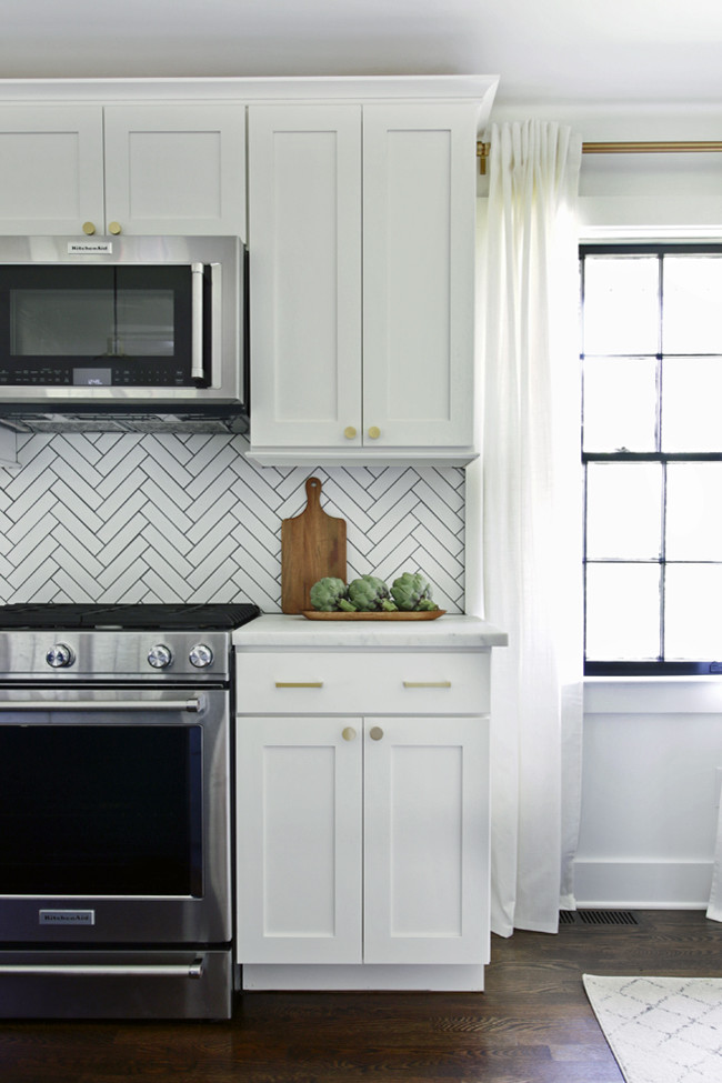 Transitional home design photo in Atlanta