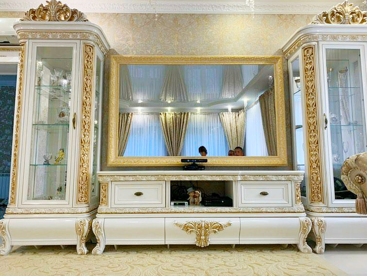 Зеркальный ТВ в багетных рамах