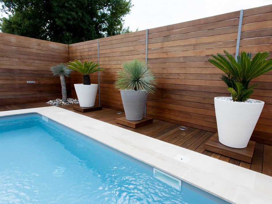 Inspiration pour une piscine design.