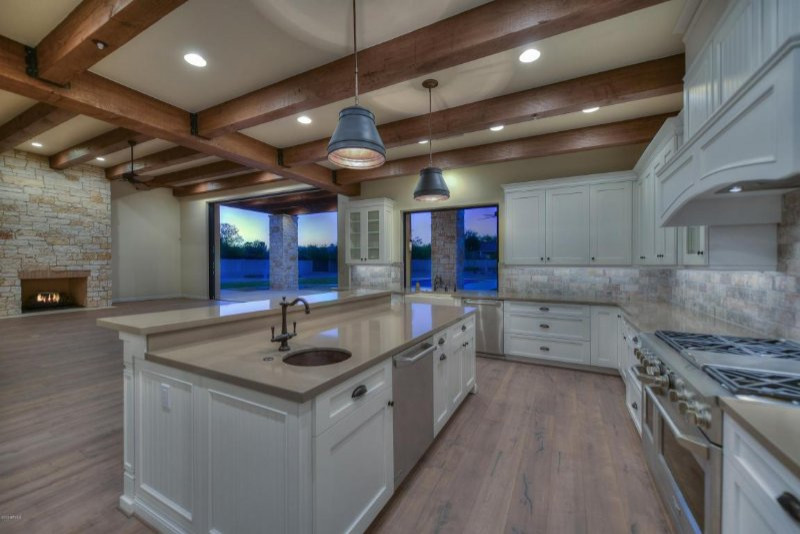 Kitchen - kitchen idea in Phoenix