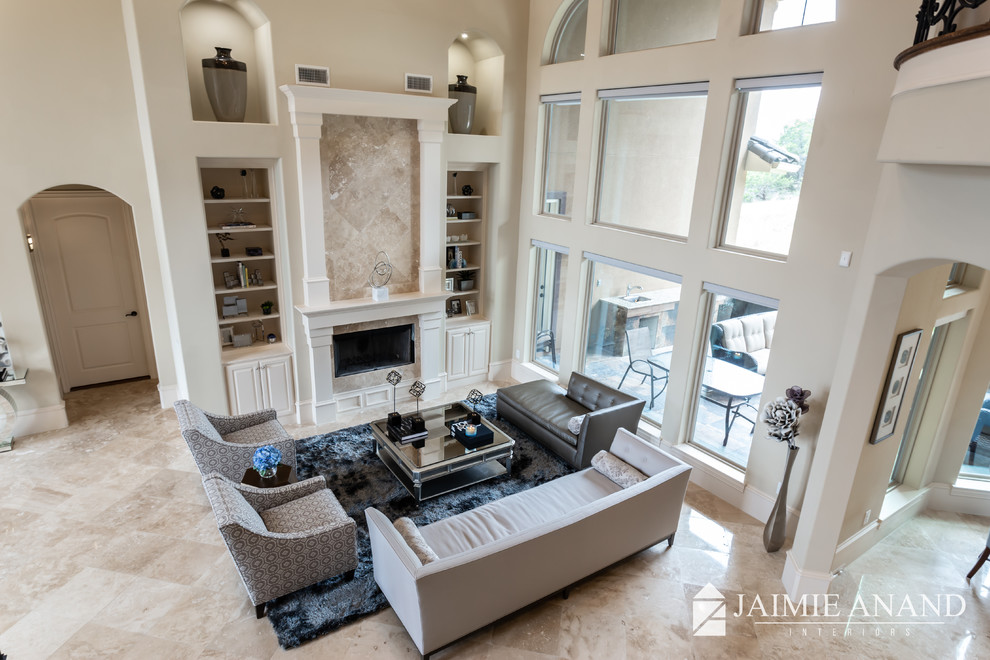 Example of a transitional home design design in Austin