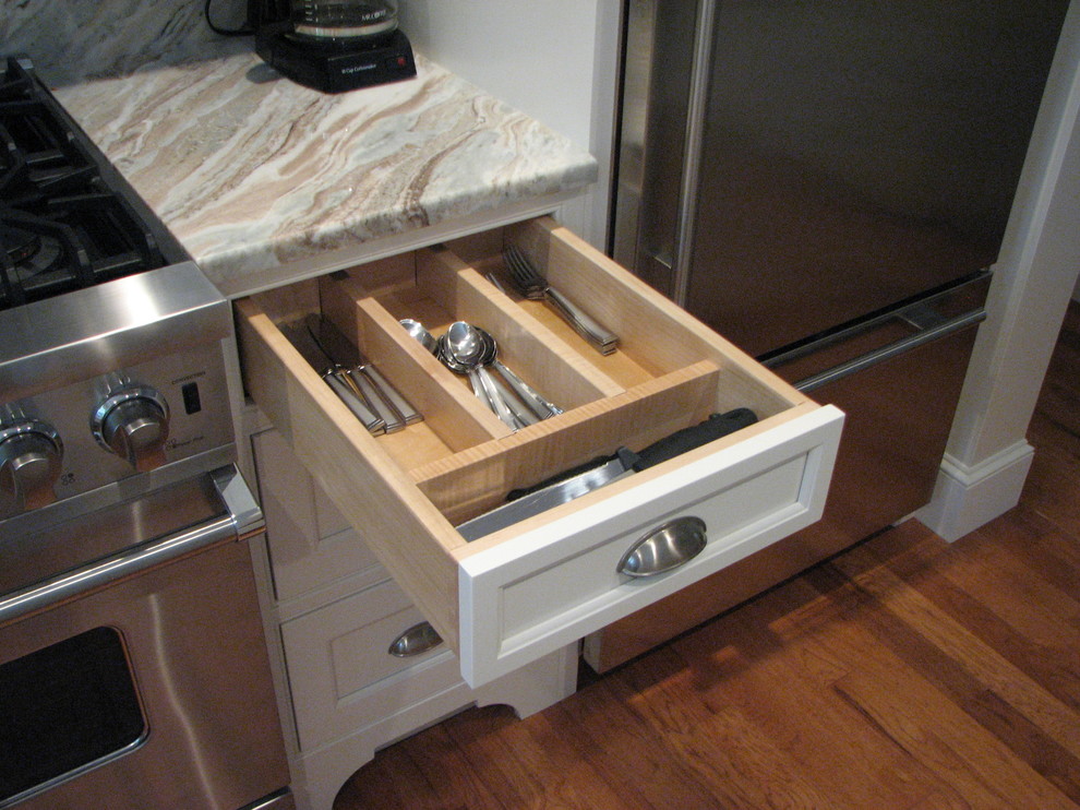 Example of a transitional home design design in Boston
