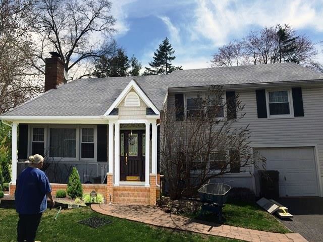 Example of a transitional entryway design in Newark