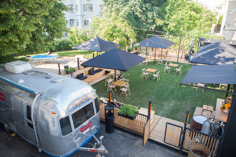 Озеленение летней веранды Dewar's Powerhouse