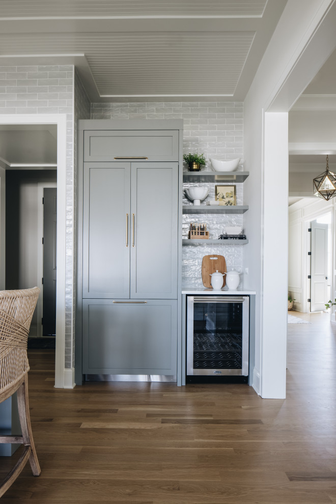 Inspiration for a transitional home design remodel in Chicago