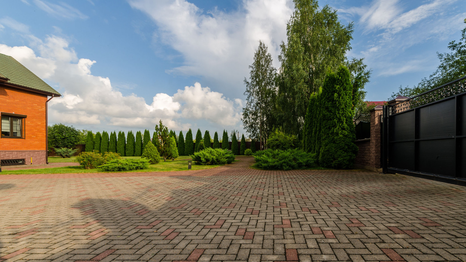 ОЧЕНЬ БОЛЬШОЙ- ШИКАРНЫЙ КОТТЕДЖ! В живописном месте, на берегу реки!