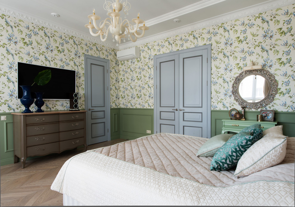 Photo of a mid-sized traditional master bedroom in Moscow with green walls, medium hardwood floors and beige floor.