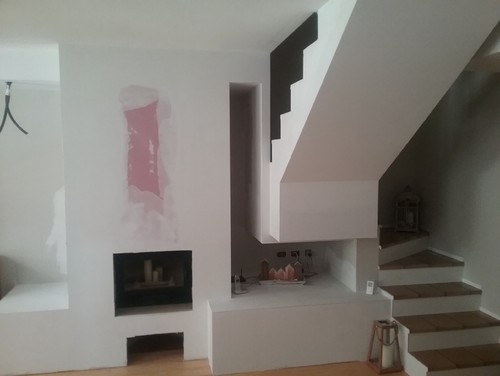 Zona tv e camino.... Cornice in cartongesso per tv