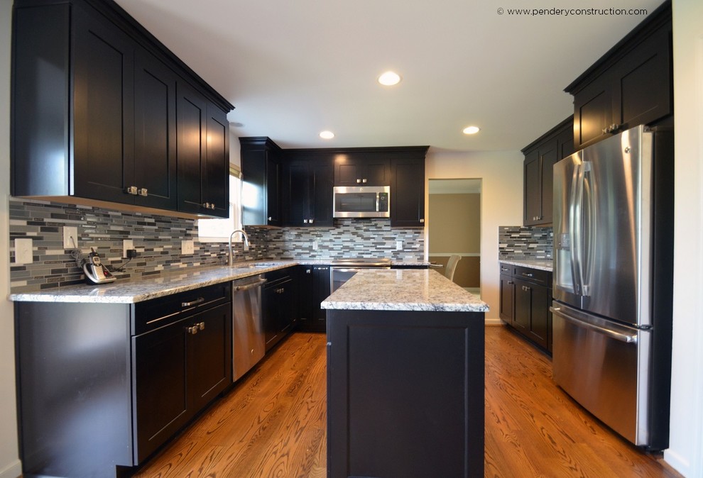 Kitchen - transitional kitchen idea in Cincinnati