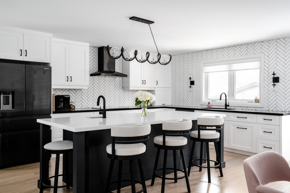 Kitchen - transitional kitchen idea in Toronto