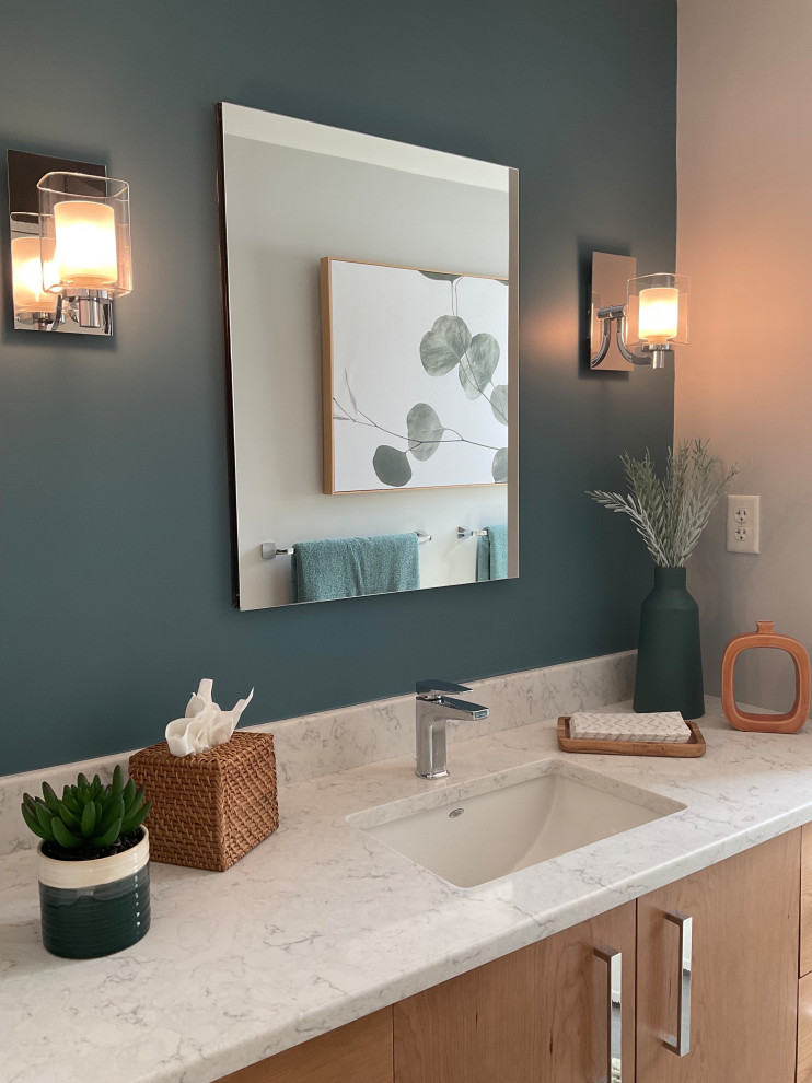 Photo of a mid-sized modern 3/4 bathroom in Boston with flat-panel cabinets, medium wood cabinets, an alcove shower, a one-piece toilet, gray tile, porcelain tile, green walls, porcelain floors, an undermount sink, engineered quartz benchtops, grey floor, a hinged shower door, grey benchtops, an enclosed toilet, a single vanity and a floating vanity.