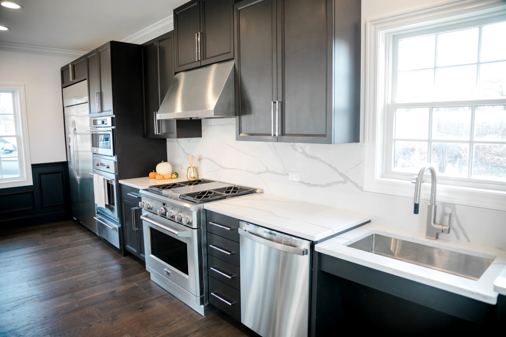 Inspiration for a transitional kitchen remodel in Chicago