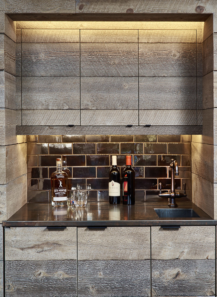 Inspiration for a small country home bar in Denver with black splashback.