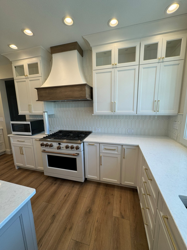 Kitchen and living area 23