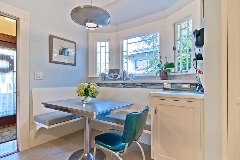 This is an example of a traditional kitchen/dining combo in San Francisco.