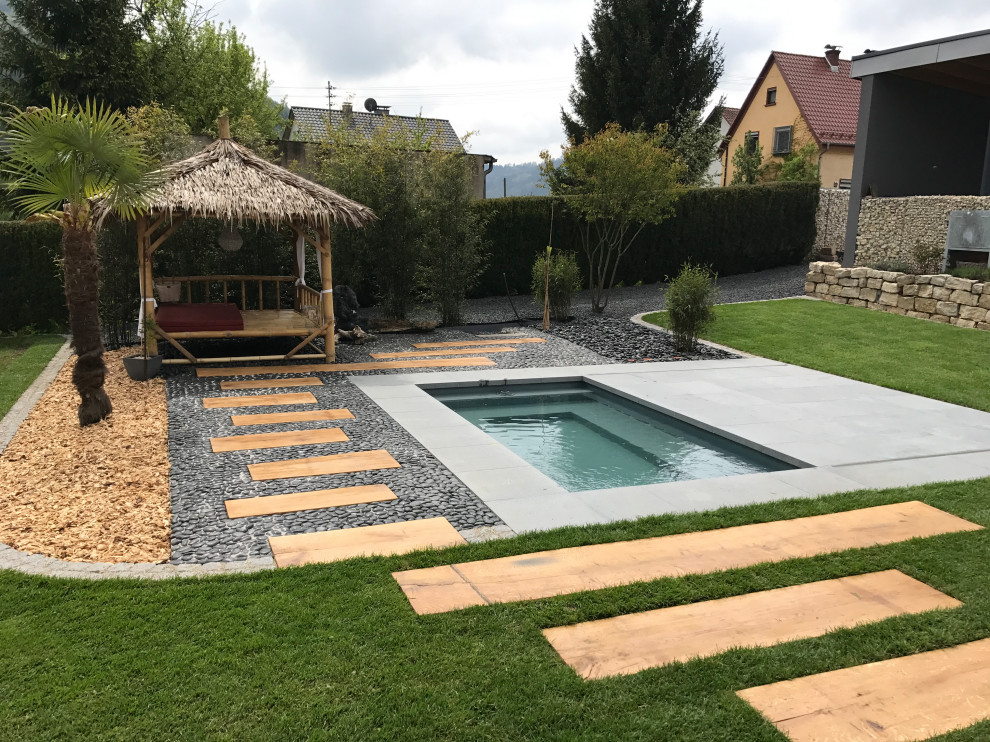 Moderner Pool in Sonstige