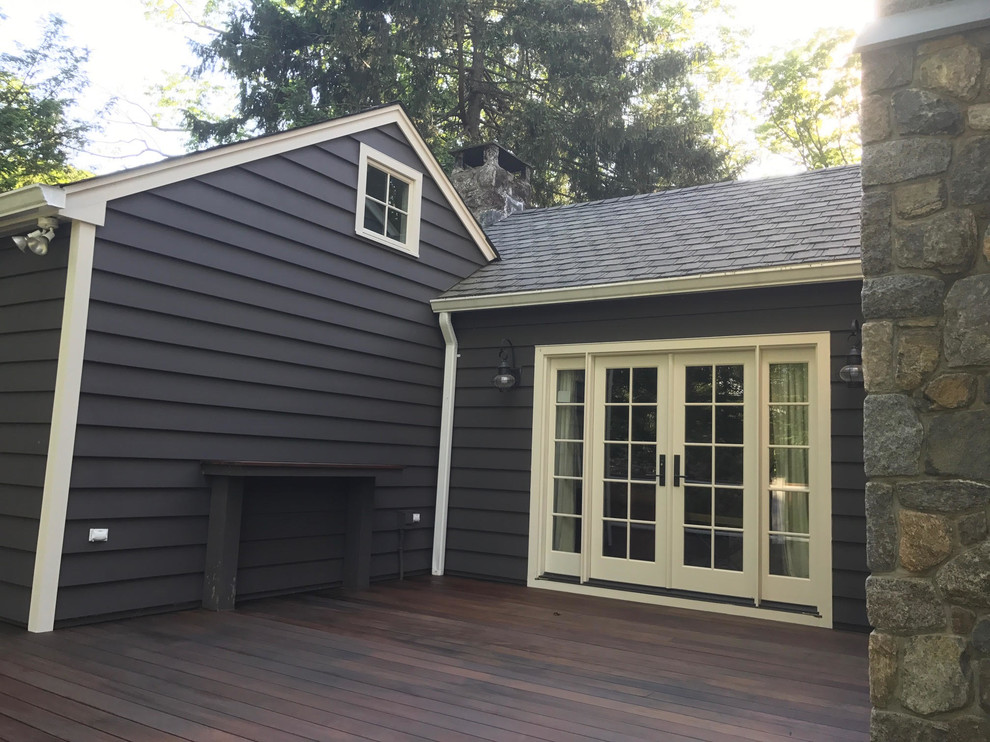 Inspiration for a mid-sized transitional backyard deck remodel in New York with no cover