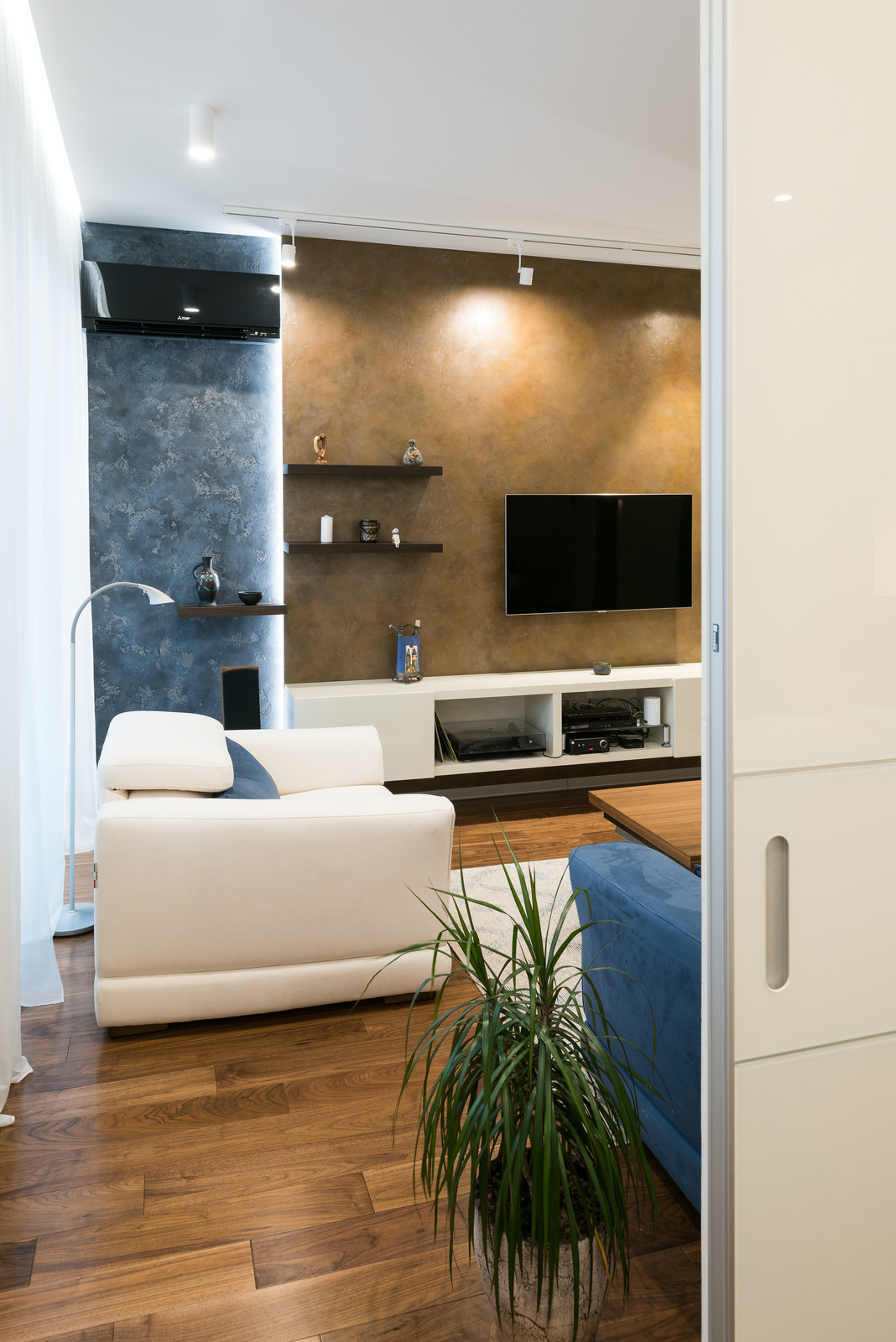 Квартира Ленинский. Контрастный минимализм