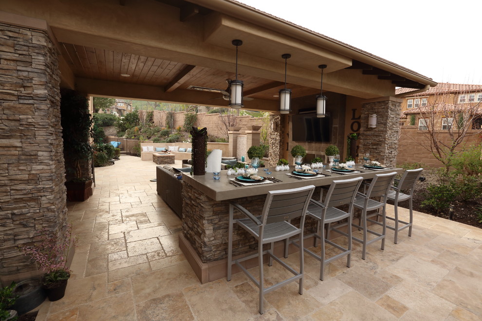 Example of a minimalist patio design in Orange County