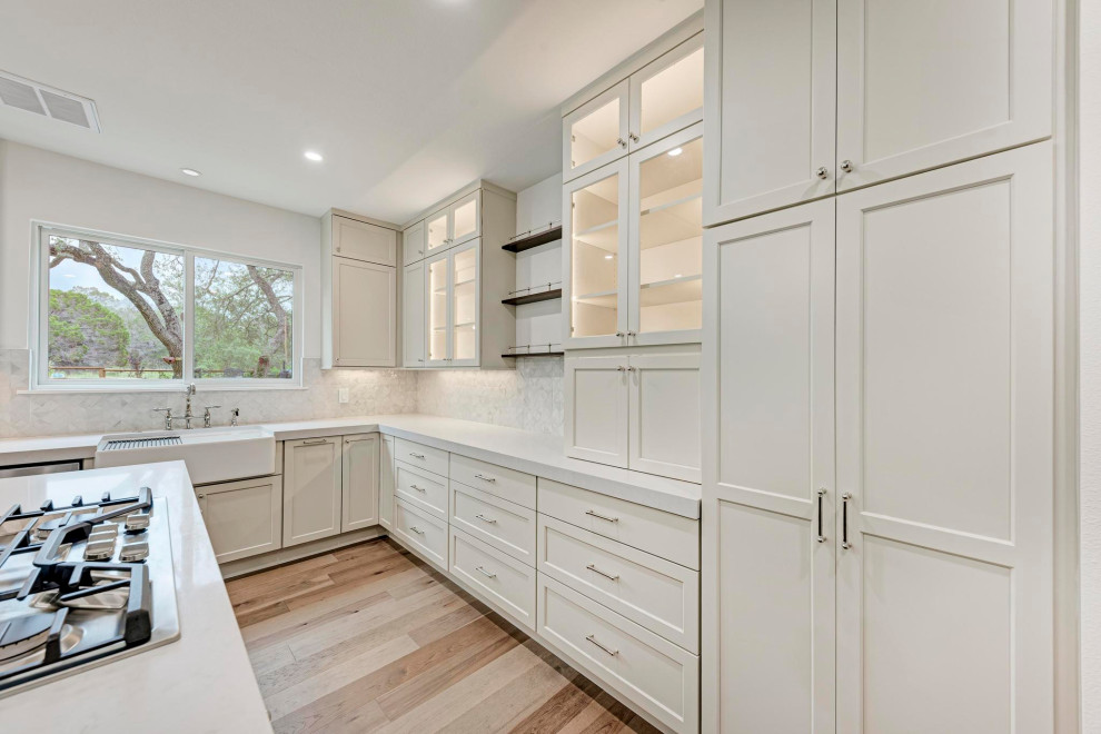 Transitional kitchen photo in Austin