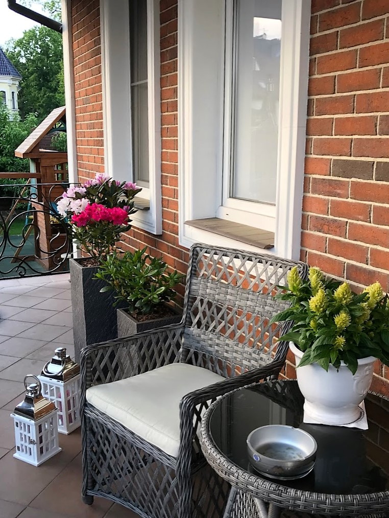 Декор крыльца и балкона