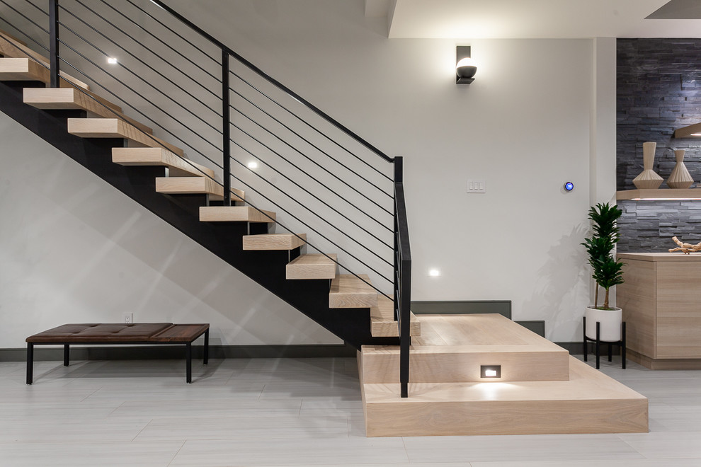 Staircase - contemporary staircase idea in Orange County
