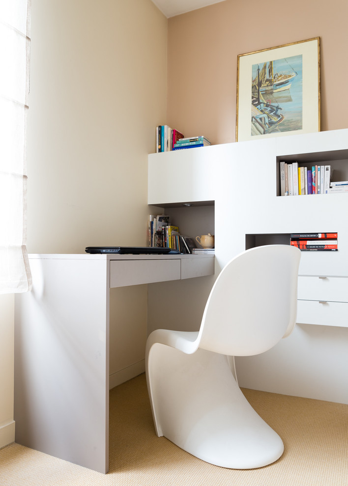 Photo of a small contemporary study room in Paris with beige walls, bamboo floors, beige floor and a built-in desk.