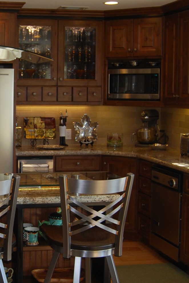 Inspiration for a mid-sized transitional u-shaped medium tone wood floor open concept kitchen remodel with an undermount sink, raised-panel cabinets, medium tone wood cabinets, granite countertops, beige backsplash, stone tile backsplash, stainless steel appliances, beige walls and an island