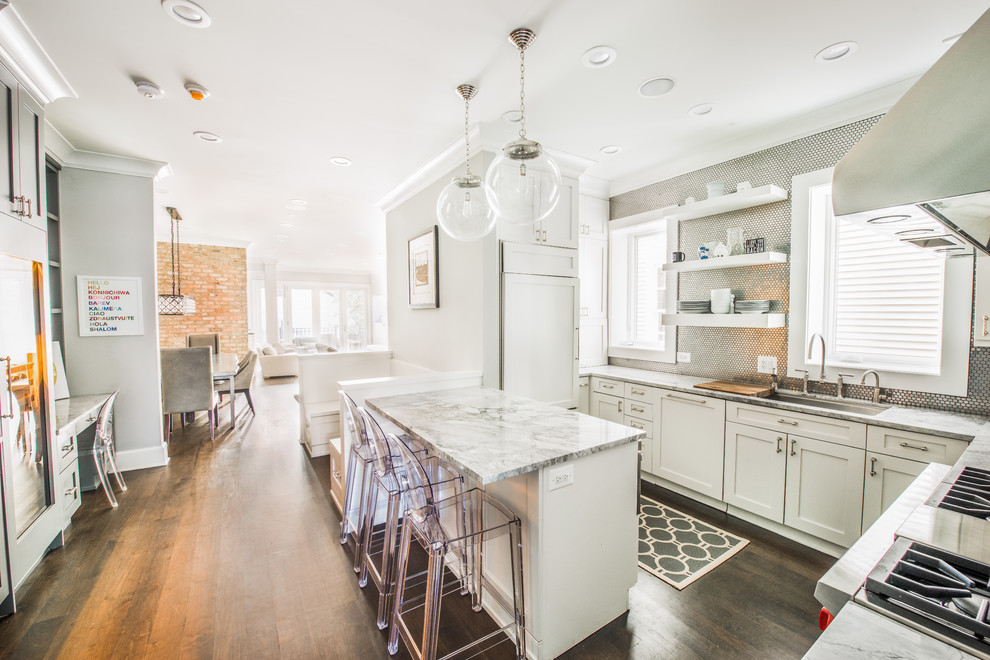 Example of a mid-sized transitional l-shaped dark wood floor open concept kitchen design in Chicago with a double-bowl sink, shaker cabinets, white cabinets, quartzite countertops, metallic backsplash, metal backsplash, stainless steel appliances and a peninsula