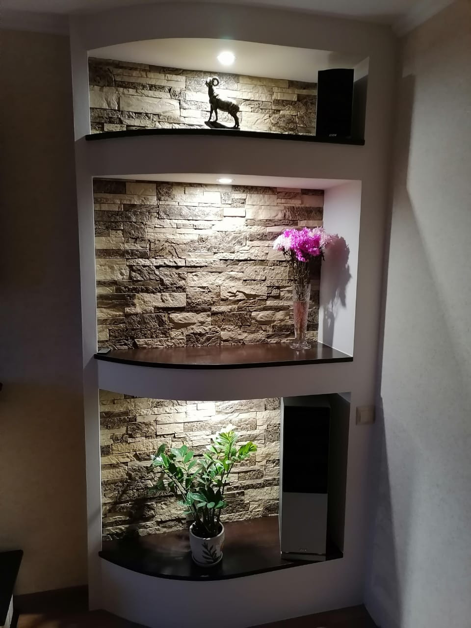 Стильный дизайн интерьера! Декоративный камень!