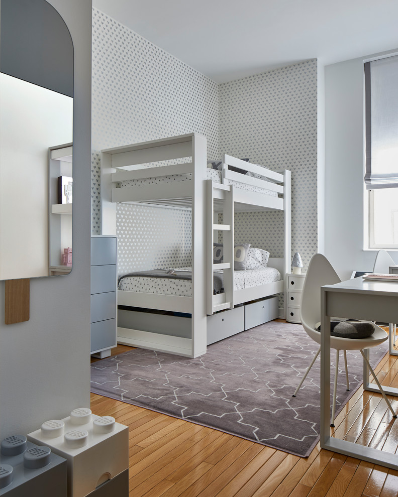 Inspiration for a small scandinavian kids' bedroom for kids 4-10 years old and girls in New York with white walls.