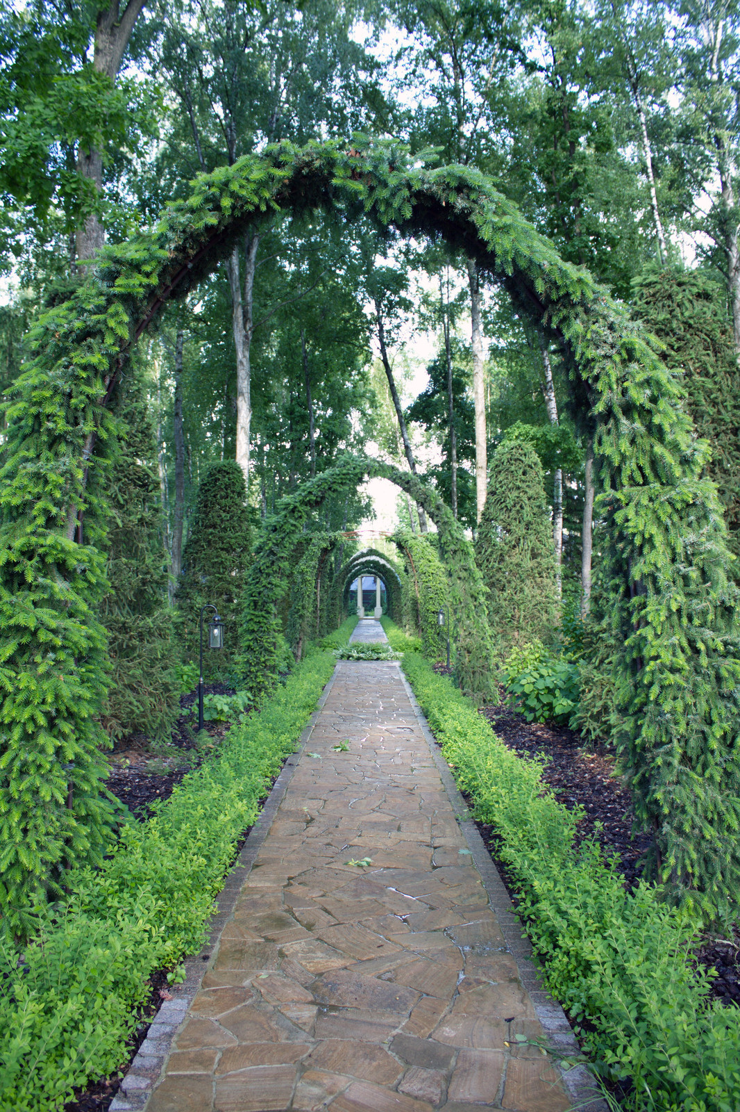 Сад резиденции для большой семьи