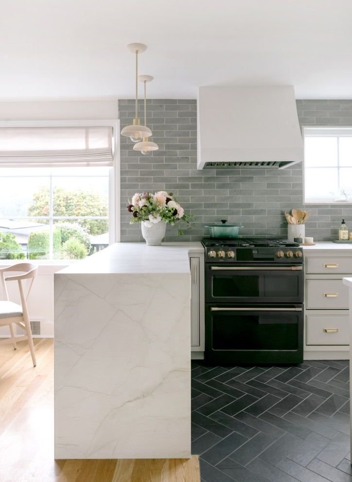 Transitional kitchen photo in Seattle