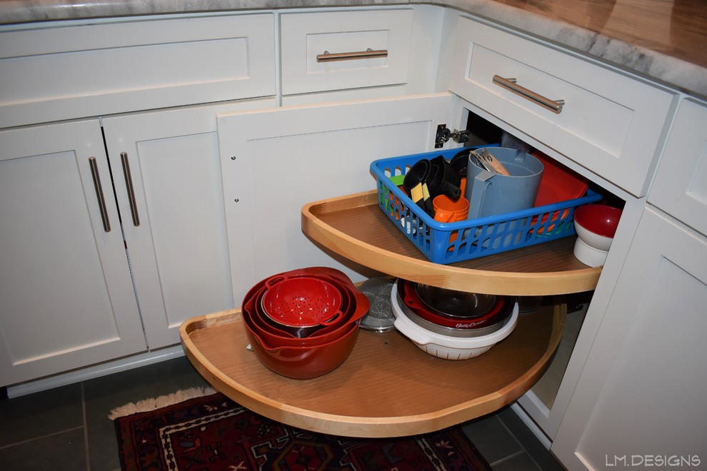 Transitional l-shaped slate floor and green floor eat-in kitchen photo with an undermount sink, shaker cabinets, white cabinets, quartzite countertops, white backsplash, glass tile backsplash, stainless steel appliances, no island and gray countertops