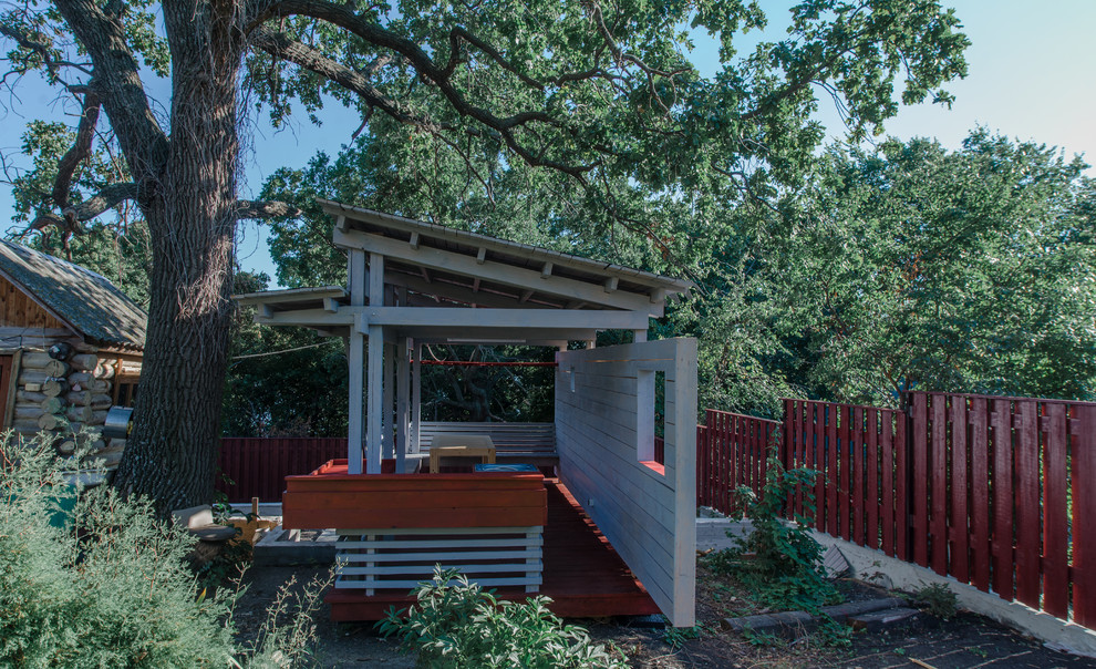 Беседка под дубом