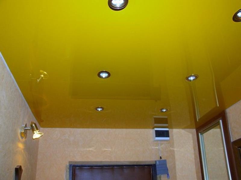 Глянцевый цветной натяжной потолок nsistem