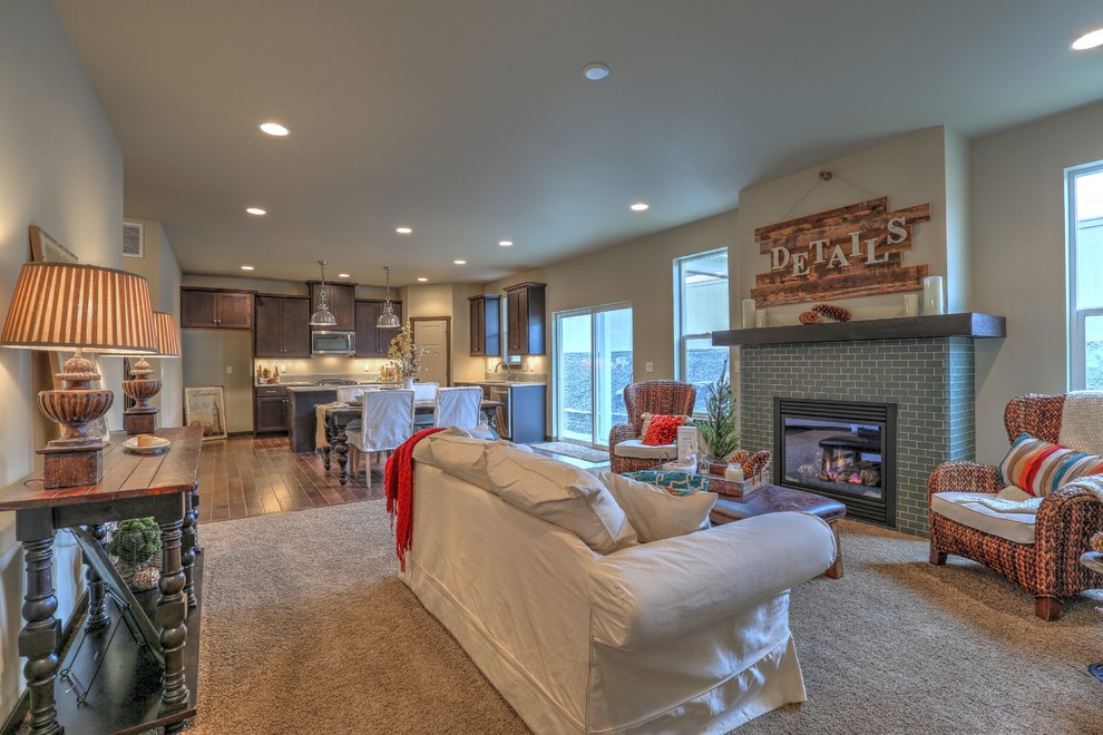 Example of a mountain style home design design in Seattle