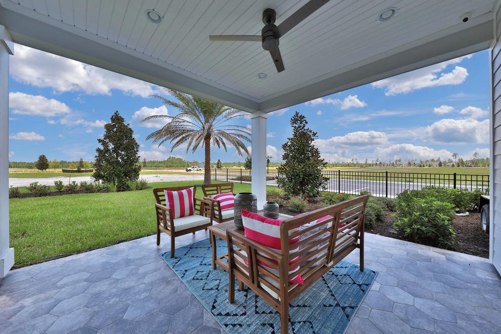 Transitional patio photo in Jacksonville