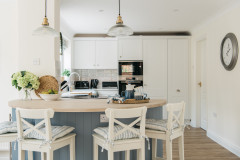 Kitchen Tour: A Bright Family Space With a Genius Peninsula Unit