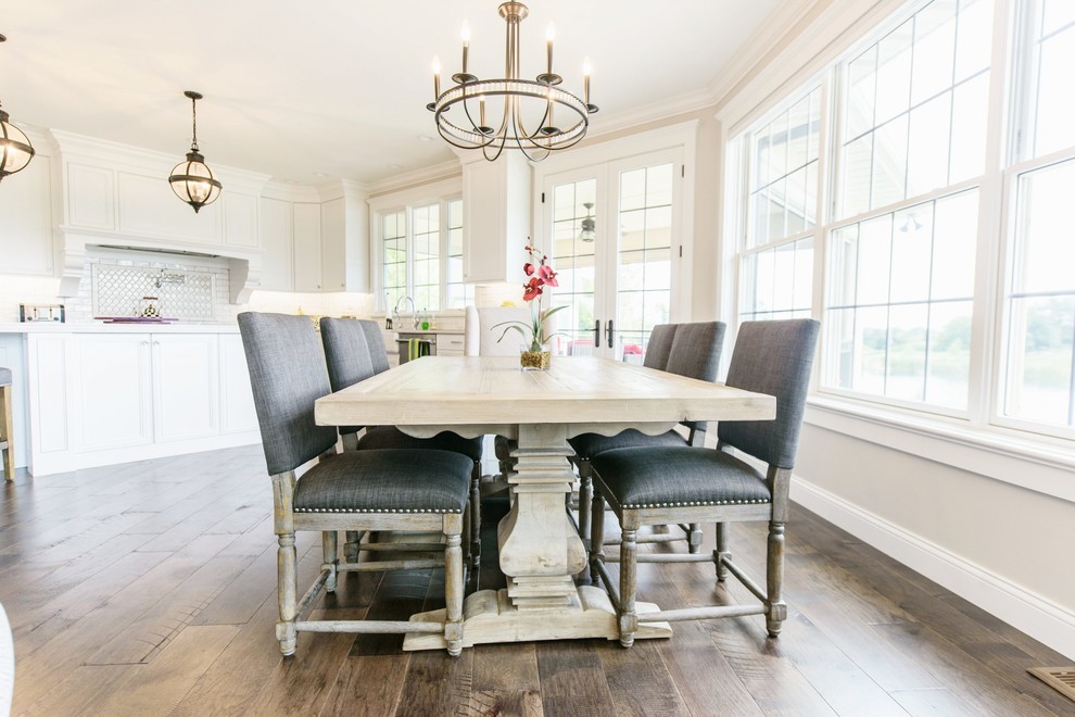 Home design - transitional home design idea in Chicago