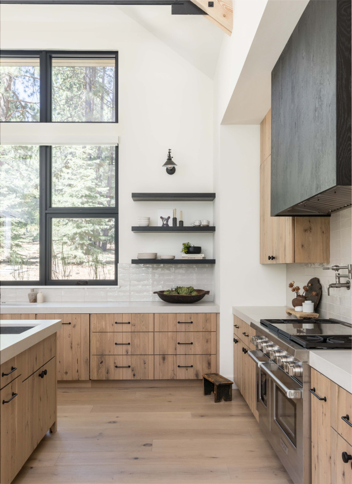 Mountain style kitchen photo in Sacramento