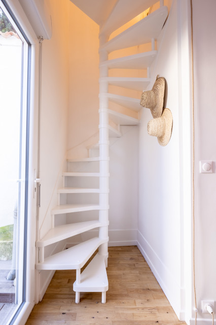 Maison L&eacute;on mediterranean-staircase