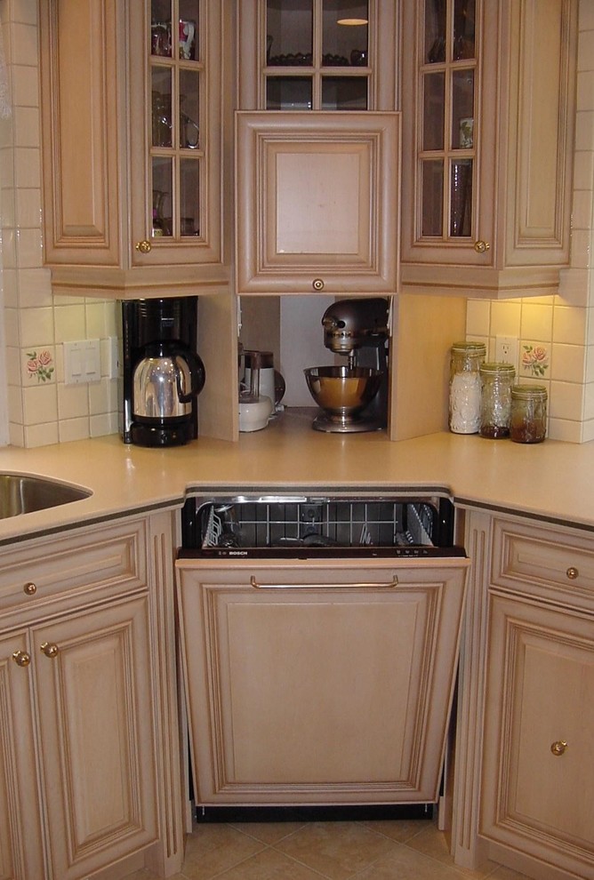 Inspiration for a transitional home design remodel in Vancouver