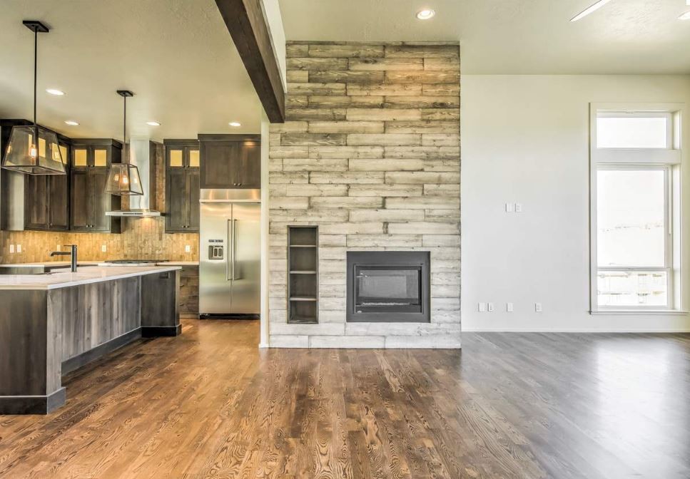 Example of a transitional home design design in Boise