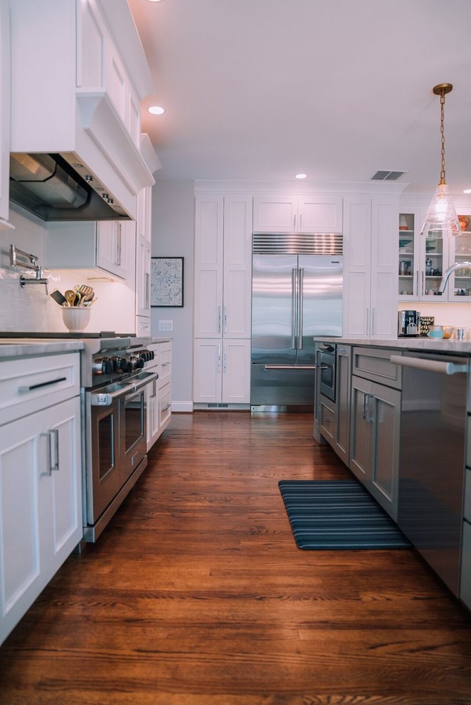 Kitchen - transitional kitchen idea in DC Metro