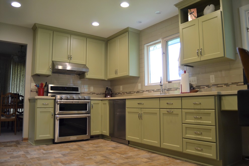 Eat-in kitchen - mid-sized transitional l-shaped ceramic tile and beige floor eat-in kitchen idea with an undermount sink, shaker cabinets, green cabinets, white backsplash, subway tile backsplash, stainless steel appliances and no island