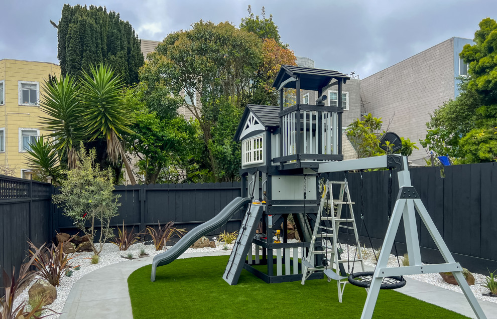 San Francisco Backyard - Family Style