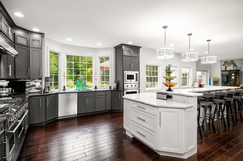Example of a transitional kitchen design in Orlando